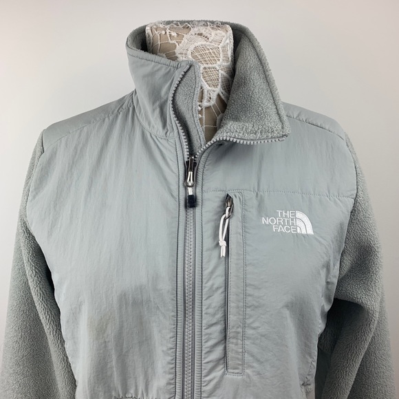 🎉SOLD🎉North Face Med Gray Denali Fleece Jacket - Picture 2 of 8